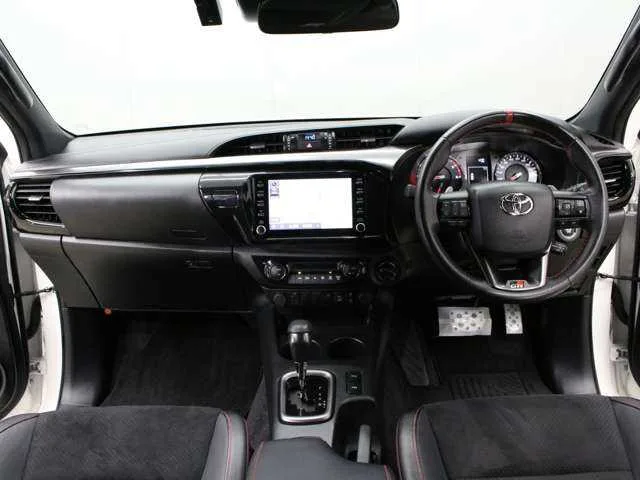 Toyota Hilux 2023 — миниатюра 2
