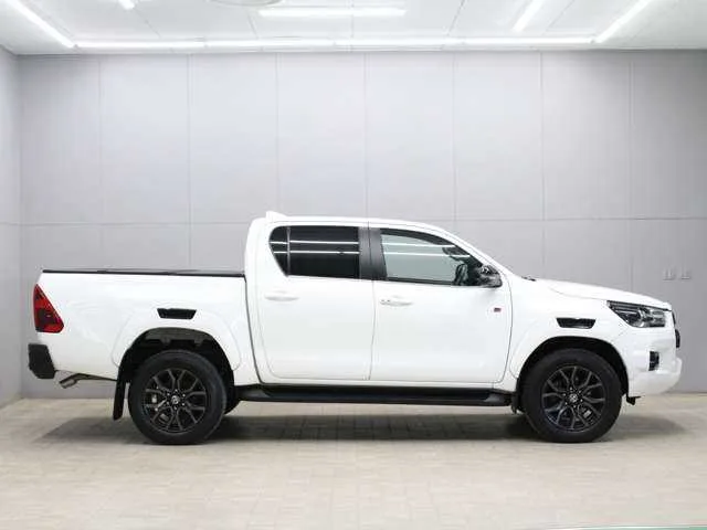 Toyota Hilux 2023 — миниатюра 5