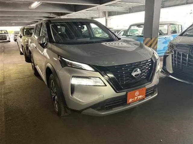 Nissan X-Trail 2023 — фото 1, купить с доставкой в Москву
