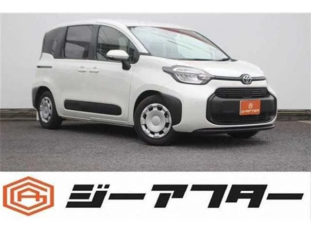 Toyota Sienta 2023 — фото 1, купить с доставкой в Москву