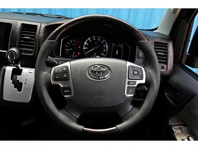 Toyota Hiace Wagon 2023 — миниатюра 3