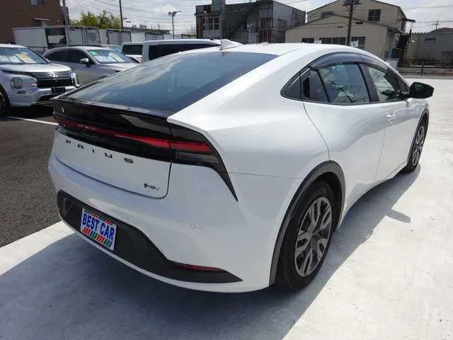 Toyota Prius 1.8 X 2023 — миниатюра 3