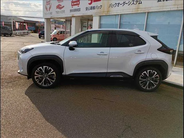 Toyota Yaris Cross HYBRID Z 4WD 2023 — миниатюра 3
