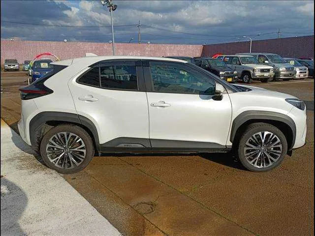 Toyota Yaris Cross HYBRID Z 4WD 2023 — миниатюра 5