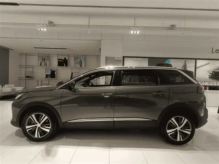 Peugeot 5008 NEW PEUGEOT 5008 SR 7-Seater 2024 — миниатюра 2