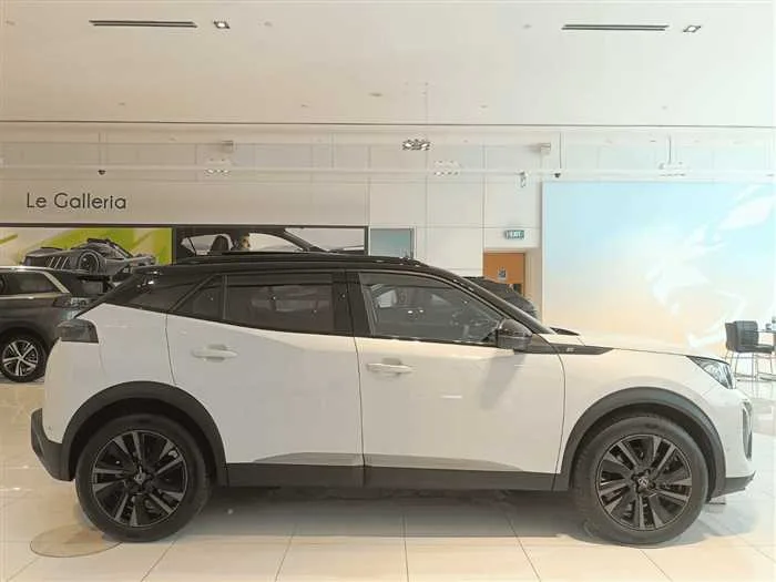Peugeot 2008 Brand New Peugeot E-2008 SUV GT 2024 — миниатюра 3