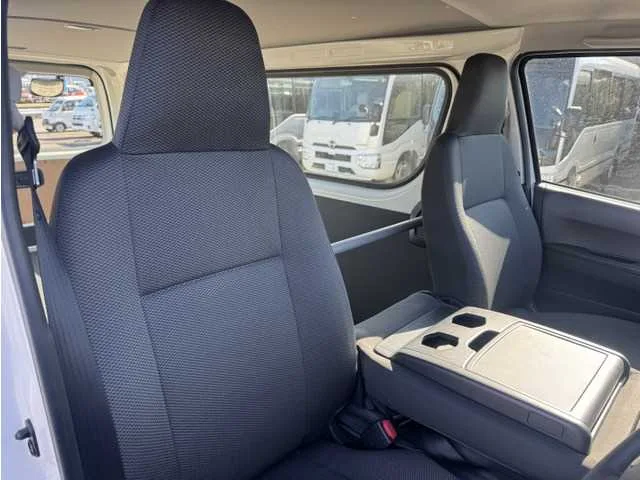 Toyota Hiace Van 2026 — миниатюра 4