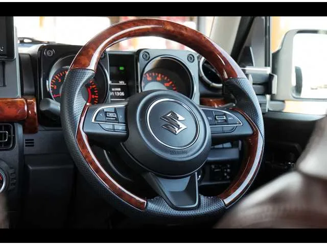Suzuki Jimny 2023 — миниатюра 3