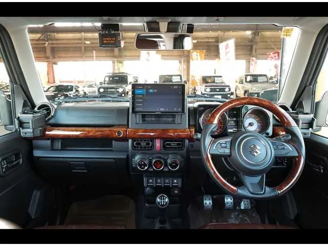Suzuki Jimny 2023 — миниатюра 5