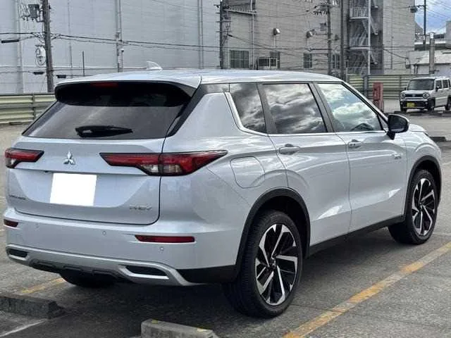 Mitsubishi Outlander 2024 — миниатюра 3