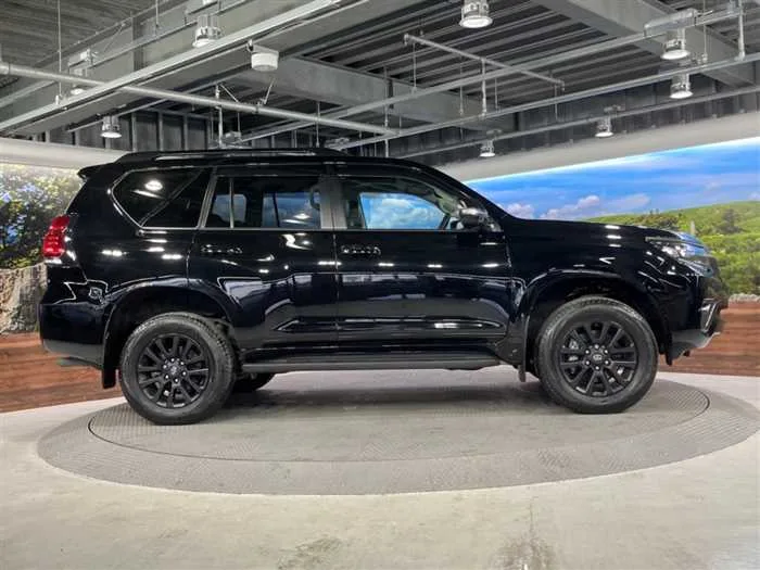 Toyota Land Cruiser Prado 2023 — миниатюра 3