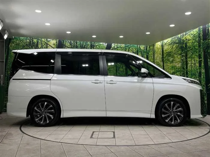 Toyota Voxy 2023 — миниатюра 4