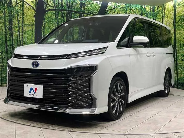 Toyota Voxy 2023 — миниатюра 5