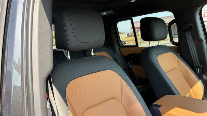Land Rover Defender 110 X 3.0L D300 2022 — миниатюра 3