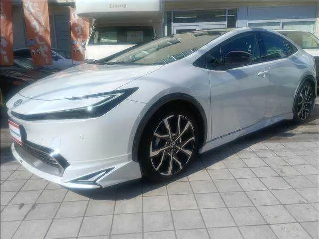 Toyota Prius Z 2023 — миниатюра 2