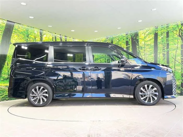 Toyota Voxy 2023 — миниатюра 4
