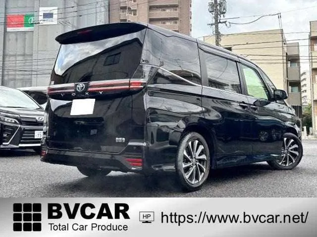 Toyota Voxy 2022 — миниатюра 2