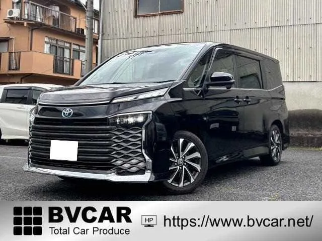 Toyota Voxy 2022 — фото 1, купить с доставкой в Москву