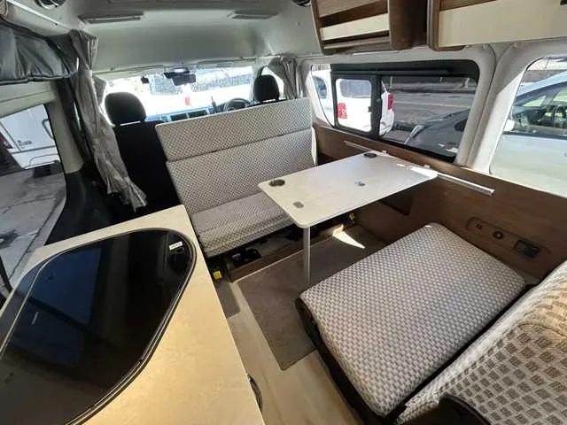 Toyota Hiace Van 2024 — миниатюра 3