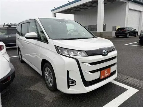 Toyota Noah 2023 купить в Москве