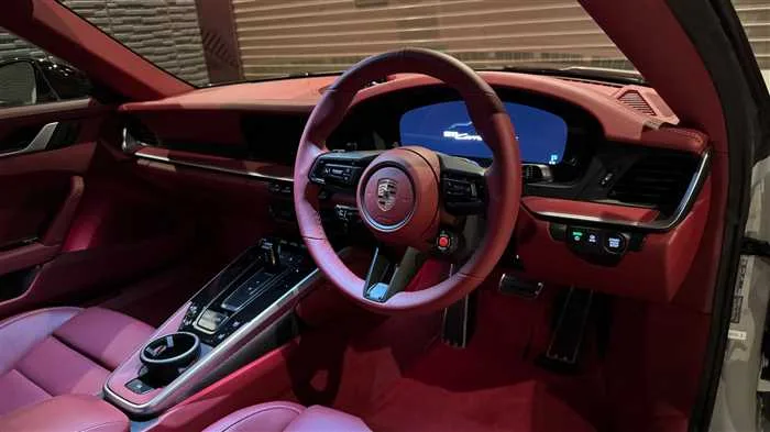 Porsche 911 GTS PDK 2025 — миниатюра 5