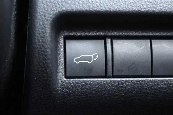 Toyota Harrier Hybrid 2.5 G 2023 — миниатюра 3