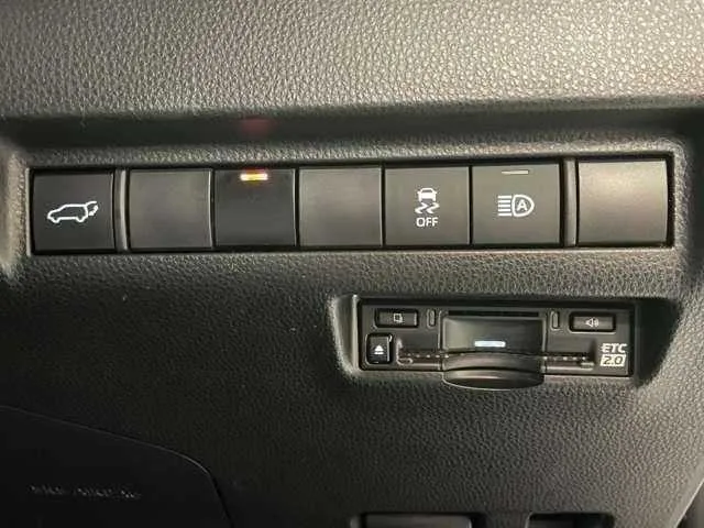 Toyota Harrier Hybrid 2.5 Hybrid E-Four 2023 — миниатюра 3
