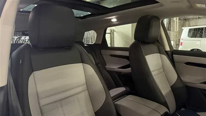 Land Rover Range Rover Evoque R- HSE P250 2025 — миниатюра 5