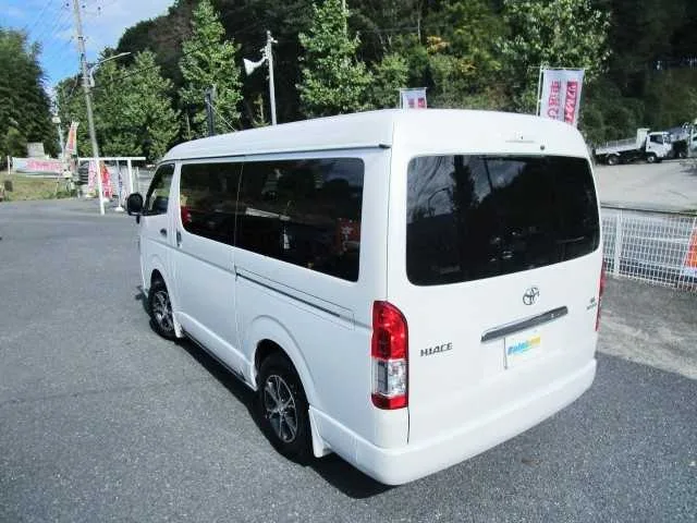 Toyota Hiace Wagon 2022 — миниатюра 3