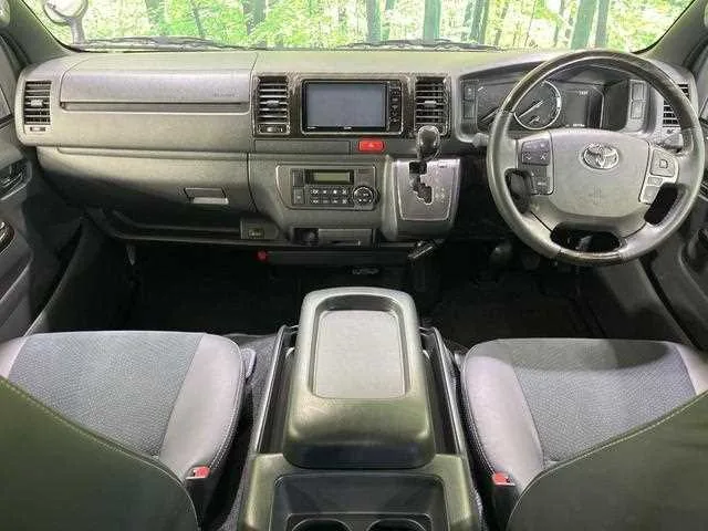 Toyota Hiace Van 2022 — миниатюра 2