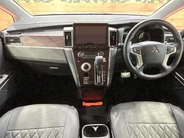 Mitsubishi Delica D:5 2024 — миниатюра 2