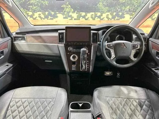 Mitsubishi Delica D:5 2024 — миниатюра 2