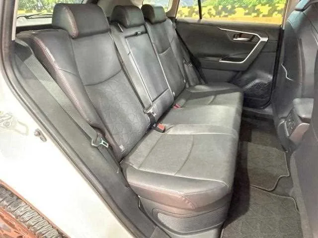 Toyota RAV4 2023 — миниатюра 4