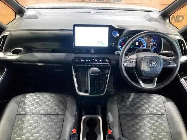 Toyota Voxy 2023 — миниатюра 2
