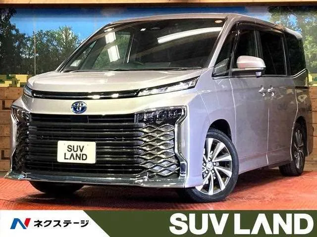 Toyota Voxy 2023 — фото 1, купить с доставкой в Москву