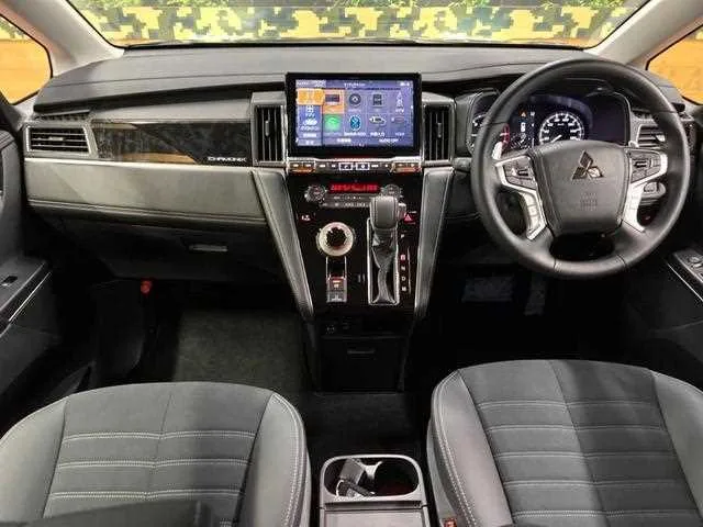 Mitsubishi Delica D:5 2025 — миниатюра 2