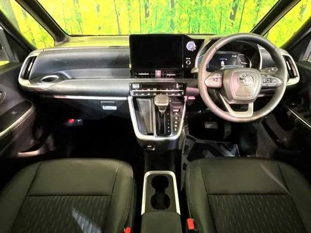 Toyota Noah 2023 — миниатюра 2