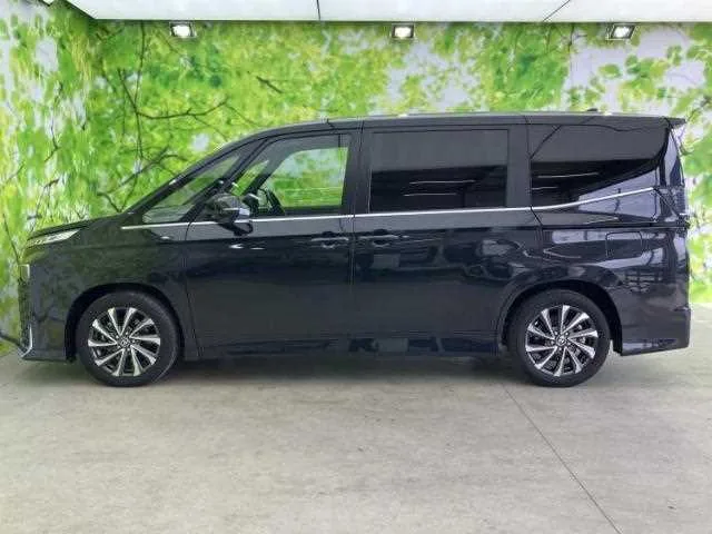 Toyota Voxy 2024 — миниатюра 2