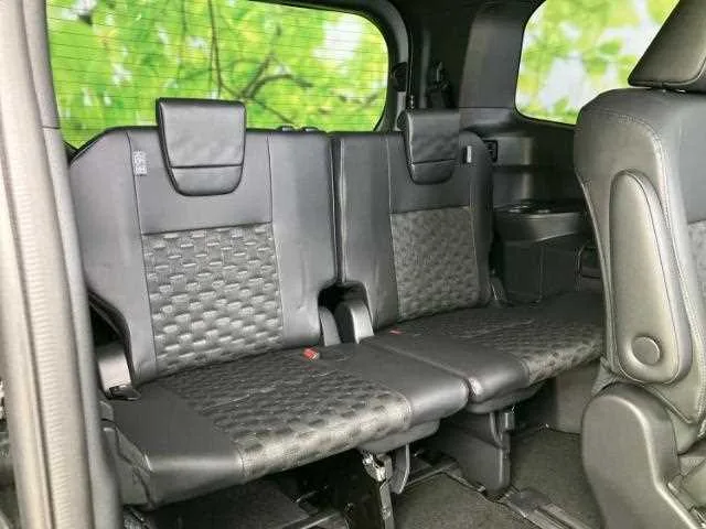 Toyota Voxy 2024 — миниатюра 3