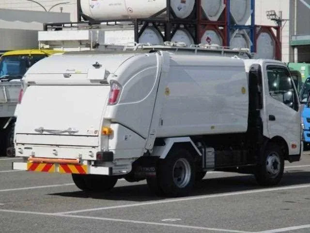 Hino Dutro 2023 — миниатюра 5