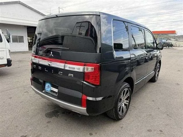 Mitsubishi Delica D5 2024 — миниатюра 2