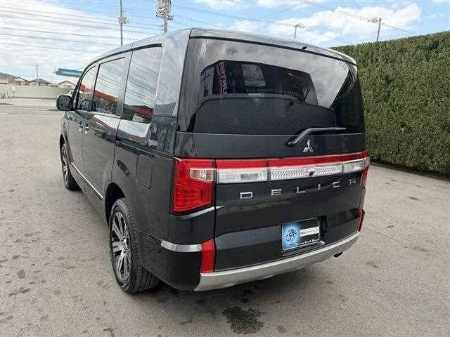 Mitsubishi Delica D5 2024 — миниатюра 4