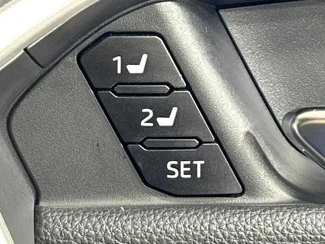 Toyota RAV4 2022 — миниатюра 3