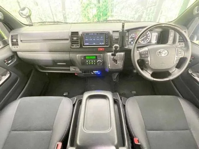 Toyota Hiace Van 2022 — миниатюра 2