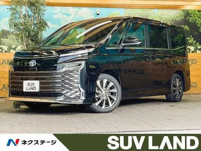 Toyota Voxy 2023 — фото 1, купить с доставкой в Москву