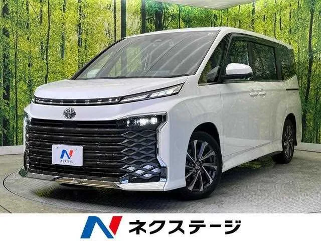 Toyota Voxy 2023 — фото 1, купить с доставкой в Москву