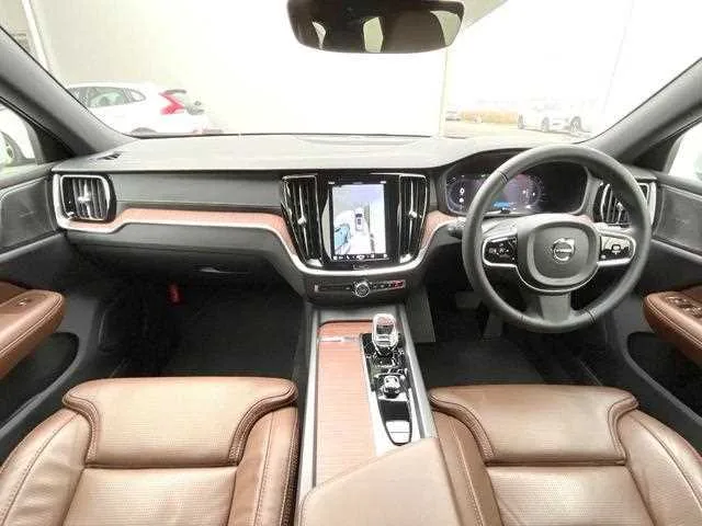 Volvo V60 2023 — миниатюра 2