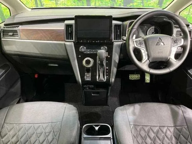 Mitsubishi Delica D:5 2024 — миниатюра 2