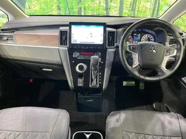 Mitsubishi Delica D:5 2024 — миниатюра 2