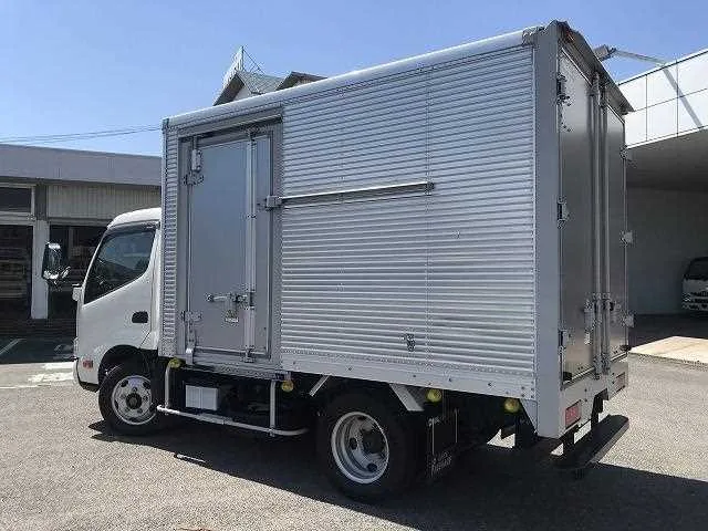 Hino Dutro 2022 — миниатюра 3